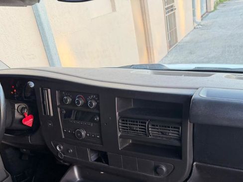 Used 2011 Chevrolet Express 1500 RWD image 16