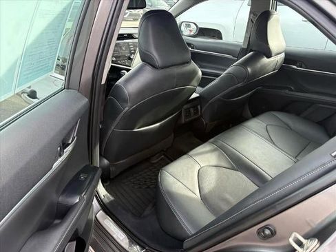 Used 2019 Toyota Camry XSE image 18