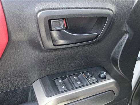 Used 2021 Toyota Tacoma SR5 RWD image 11