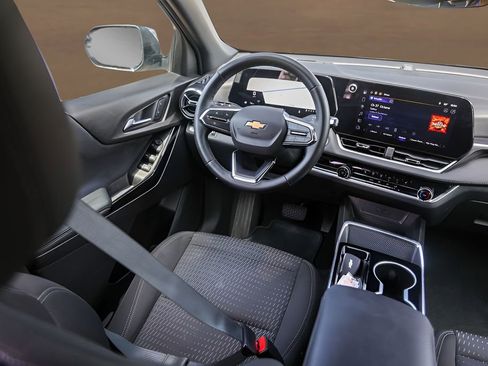 Used 2025 Chevrolet Equinox LT FWD image 23