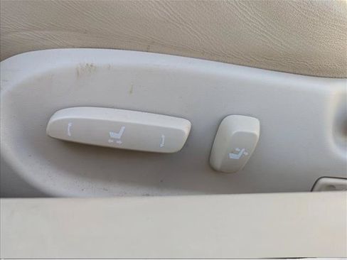 Used 2010 Lexus IS 250C RWD image 11
