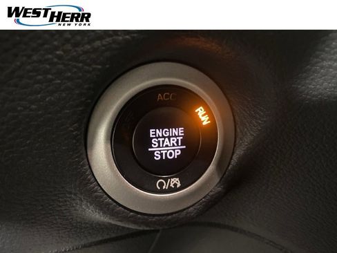 Used 2023 Chrysler Pacifica Touring-L w/ S Appearance Package FWD image 7