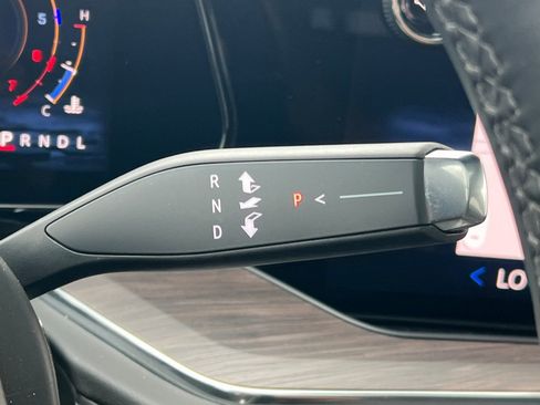 Used 2025 Chevrolet Suburban LT w/ Comfort Package image 27