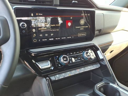 Used 2025 GMC Sierra 2500 AT4 AWD/4WD image 10