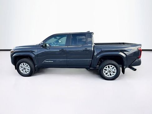 Used 2025 Toyota Tacoma SR5 AWD/4WD image 4