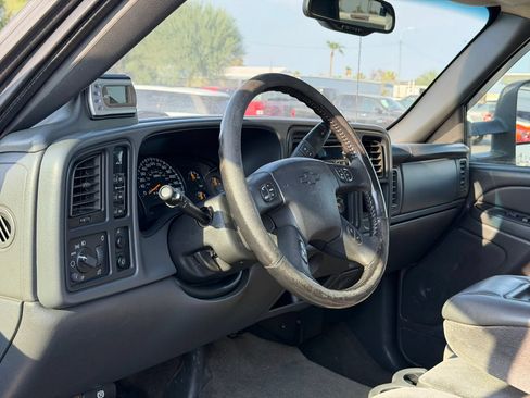 Used 2006 Chevrolet Silverado 2500 LT w/ Heavy-Duty Power Package AWD/4WD image 21