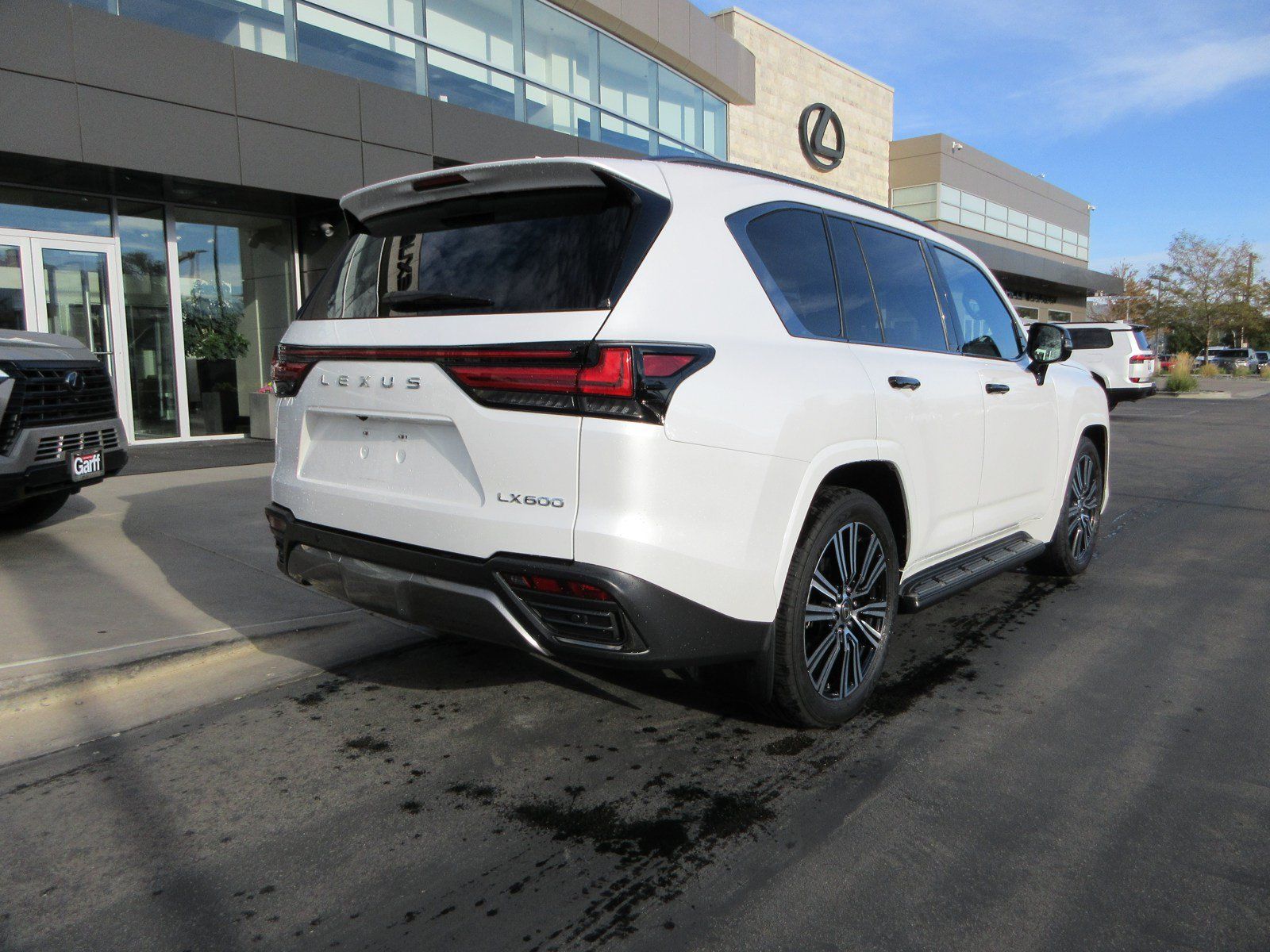 Used 2024 Lexus LX 600 4WD w/ Appearance Package image 9