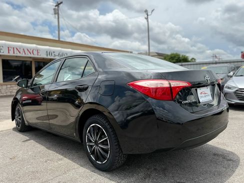 Used 2017 Toyota Corolla LE FWD image 5