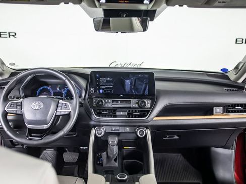 Used 2025 Toyota Grand Highlander AWD image 27