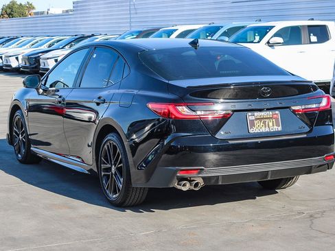 Used 2025 Toyota Camry SE image 7