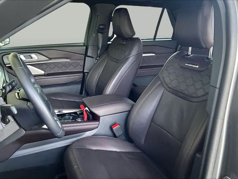 Used 2025 Ford Explorer Platinum w/ Ultimate Package RWD image 8