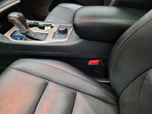 Used 2017 Jeep Grand Cherokee Limited image 26