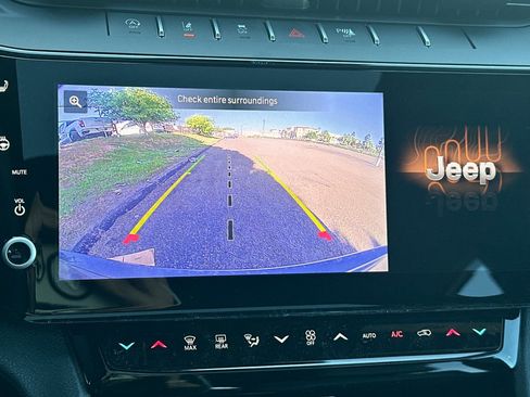 New 2026 Jeep Grand Cherokee Altitude image 17