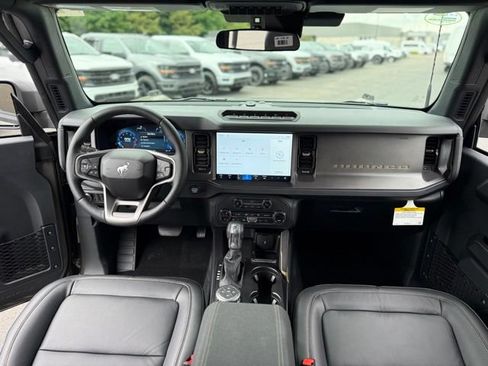 New 2026 Ford Bronco Badlands w/ Sasquatch Package AWD/4WD image 2