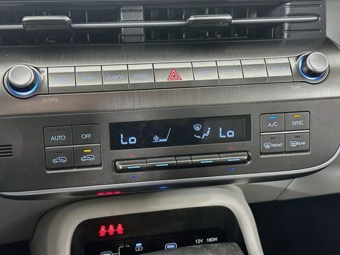 Used 2025 Hyundai Kona SEL FWD image 23