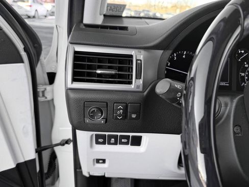 Used 2020 Lexus GX 460 Premium w/ Premium Package image 13