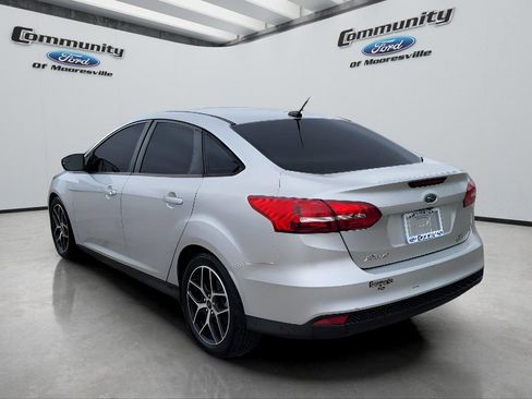 Used 2017 Ford Focus SE image 6