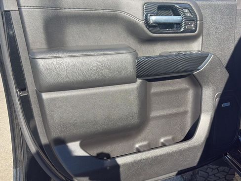 Used 2021 GMC Sierra 2500 Denali w/ Denali Black Diamond Edition image 13