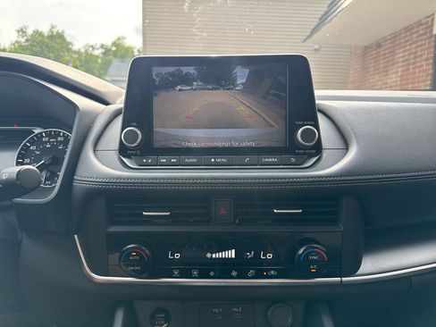 Used 2025 Nissan Rogue SV AWD/4WD image 9