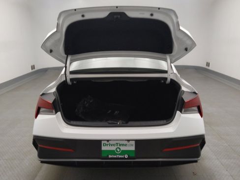 Used 2025 Hyundai Elantra SE image 29