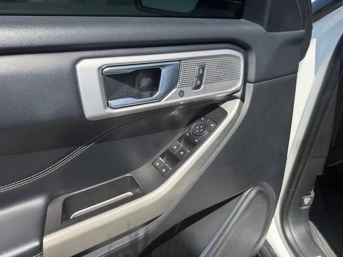 Used 2022 Ford Explorer Limited RWD image 7
