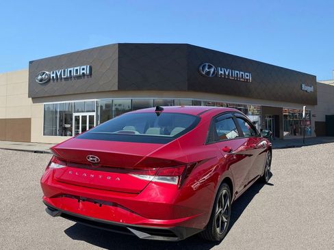 Certified 2023 Hyundai Elantra SEL w/ Convenience Package FWD image 7