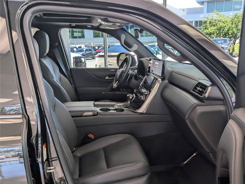 Used 2024 Lexus LX 600 4WD w/ Appearance Package image 11