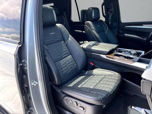 Used 2025 Cadillac Escalade Sport Platinum AWD/4WD image 9