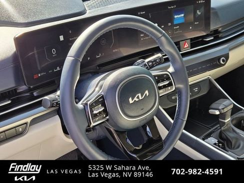 Certified 2025 Kia Carnival SX Prestige FWD image 25