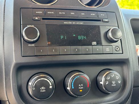 Used 2013 Jeep Patriot Latitude FWD image 9
