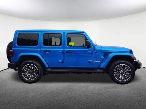 Used 2023 Jeep Wrangler Unlimited Sahara w/ Cold Weather Group AWD/4WD image 2