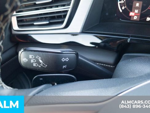 Used 2024 Volkswagen Atlas Cross Sport SE image 33