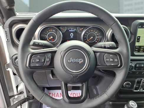 Certified 2023 Jeep Gladiator Sport AWD/4WD image 11