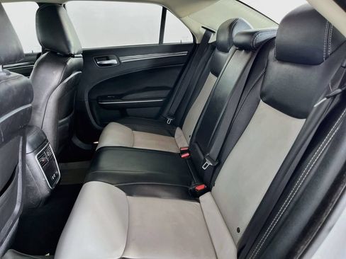 Used 2019 Chrysler 300 Touring w/ Sport Appearance Package RWD image 31