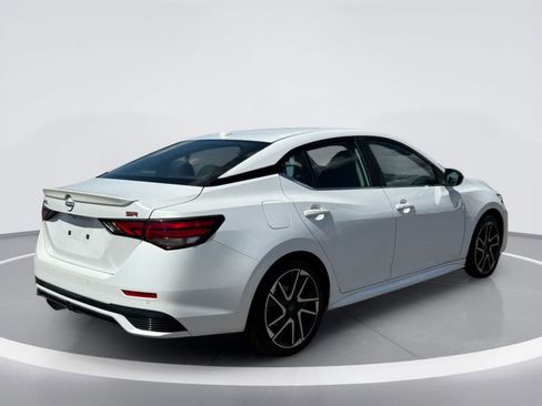 Used 2025 Nissan Sentra SR FWD image 5