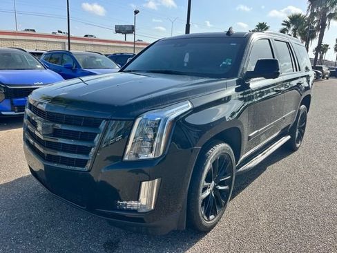 Used 2019 Cadillac Escalade Luxury RWD image 3