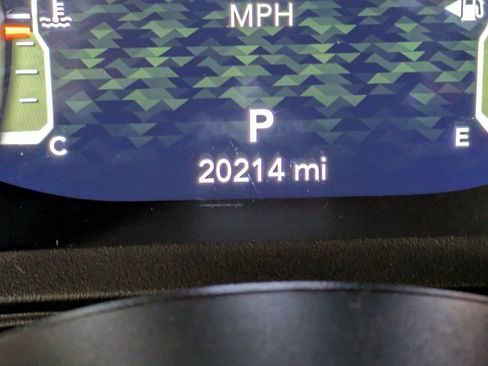 Used 2024 Jeep Wrangler Rubicon w/ Technology Group image 15