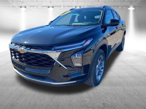 Used 2025 Chevrolet Trax LT w/ Driver Confidence Package FWD image 12