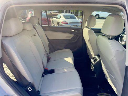 Used 2018 Volkswagen Tiguan SEL AWD/4WD image 29