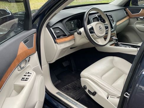 Used 2022 Volvo XC90 T6 Momentum w/ Advanced Package image 5
