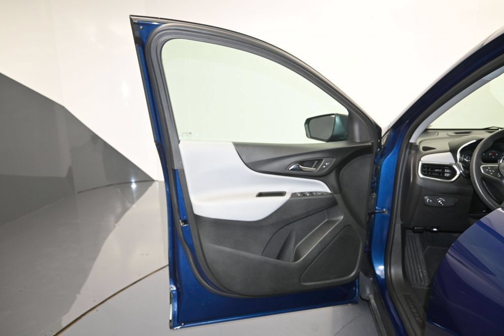 Used 2023 Chevrolet Equinox LS w/ LS Convenience Package FWD image 10