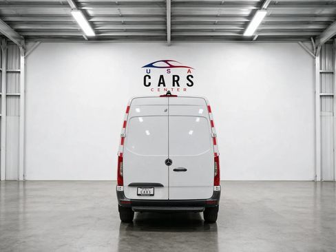 Used 2022 Mercedes-Benz Sprinter 2500 image 8