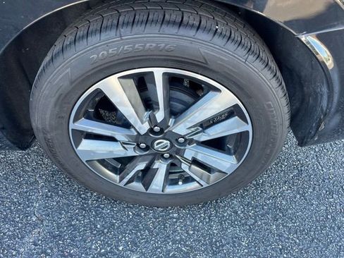 Used 2022 Nissan Versa SV image 20