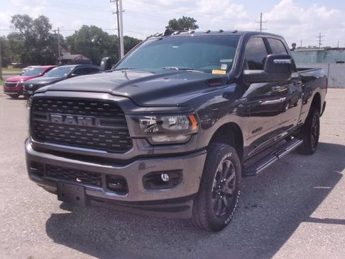 Used 2024 RAM 2500 Big Horn w/ Night Edition AWD/4WD image 3