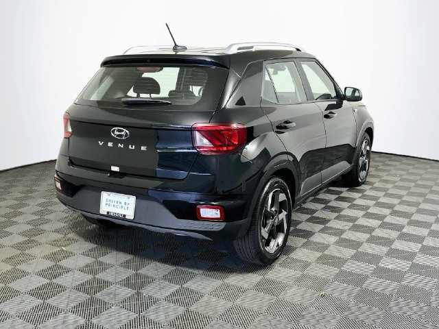 Used 2025 Hyundai Venue SEL FWD image 8