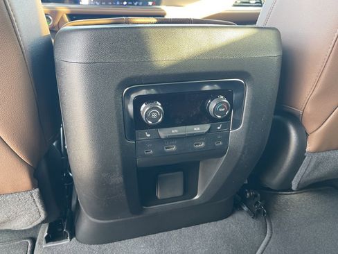 New 2026 Chevrolet Suburban High Country image 32