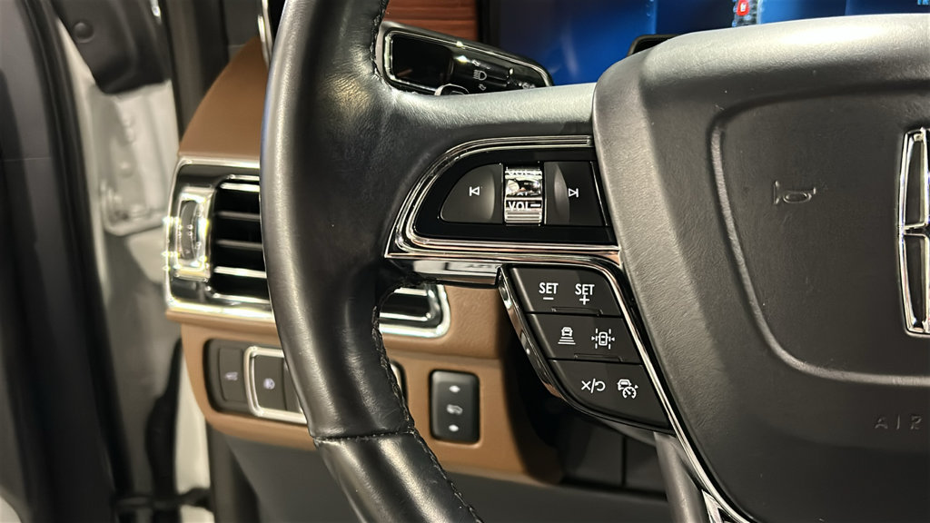 Used 2023 Lincoln Navigator Reserve AWD/4WD image 12
