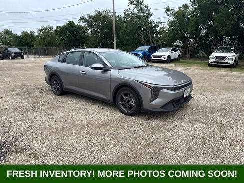 Used 2025 Kia K4 FWD image 1