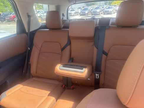 Used 2025 Nissan Pathfinder Platinum w/ Cargo Package AWD/4WD image 7