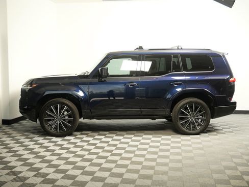 Used 2026 Lexus GX 550 w/ Accessory Package (2T) AWD/4WD image 5